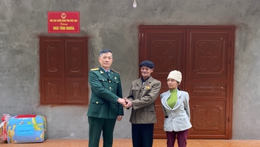 Trao nhà tình nghĩa cho cựu chiến binh Triệu Văn Phòng