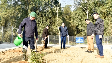 Bí thư Tỉnh ủy Hoàng Duy Chinh dự Lễ phát động Tết trồng cây tại Chợ Đồn