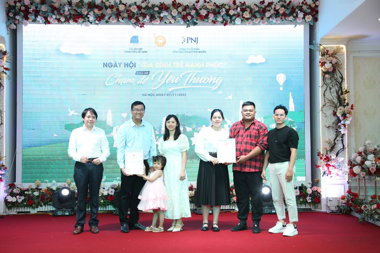 Gia đình anh Lường Quang Đại đạt giải Nhì trong Cuộc thi “Gia đình yêu thương” trên mạng xã hội tiktok.
