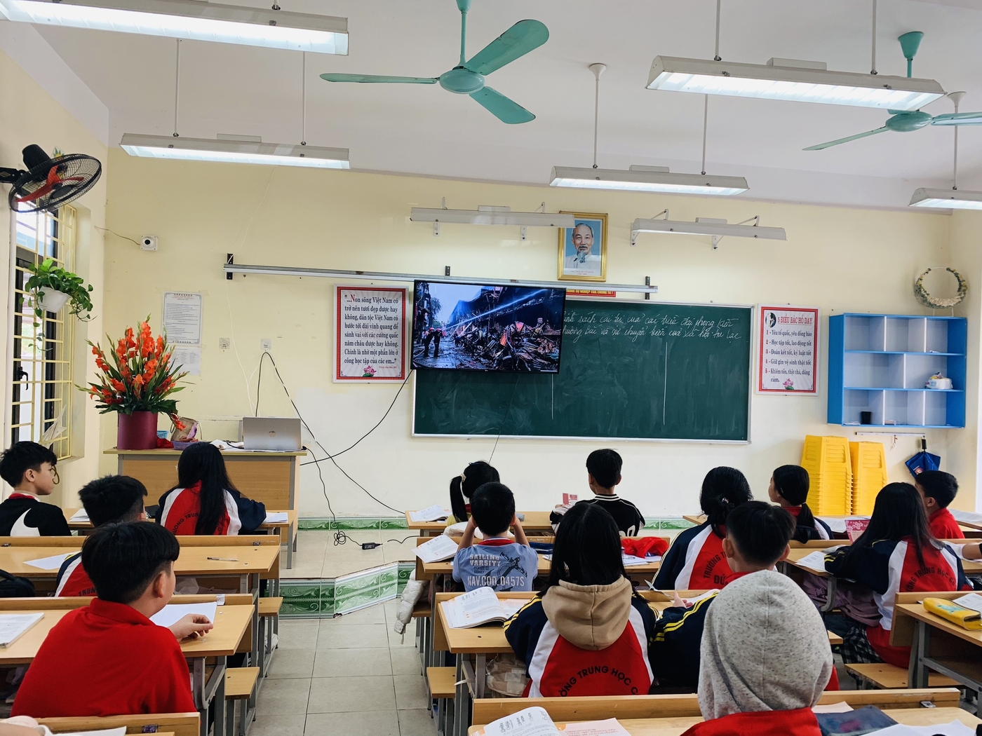 Một buổi tuyên truyền kiến thức về an toàn PCCC cho học sinh Trường THCS Đức Xuân (thành phố Bắc Kạn).