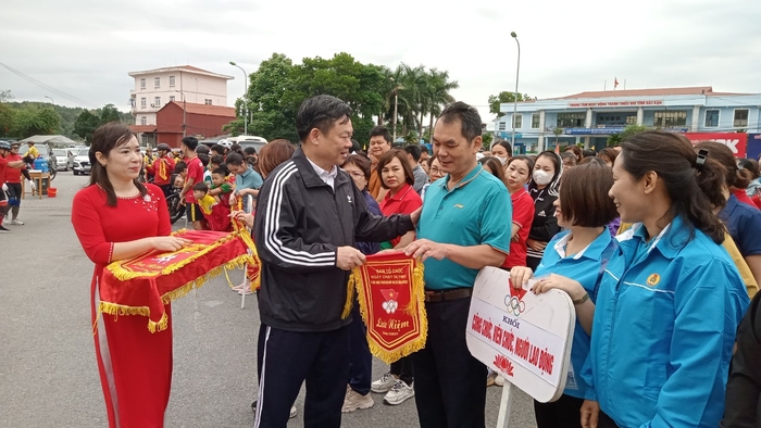 Trực tiếp: Lễ khai mạc Ngày chạy Olympic vì sức khỏe toàn dân và Giải Việt dã tỉnh Bắc Kạn, năm 2023