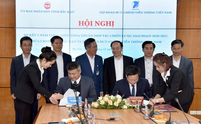 Lãnh đạo tỉnh Bắc Kạn và Tập đoàn Bưu chính viễn thông Việt Nam ký kết biên bản hợp tác năm 2023.